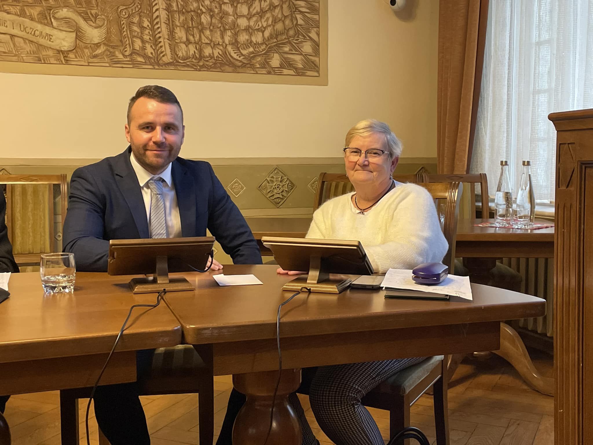 Radni SDW po lewej Wojciech Wasiakowski po prawej Teresa Skowrońska